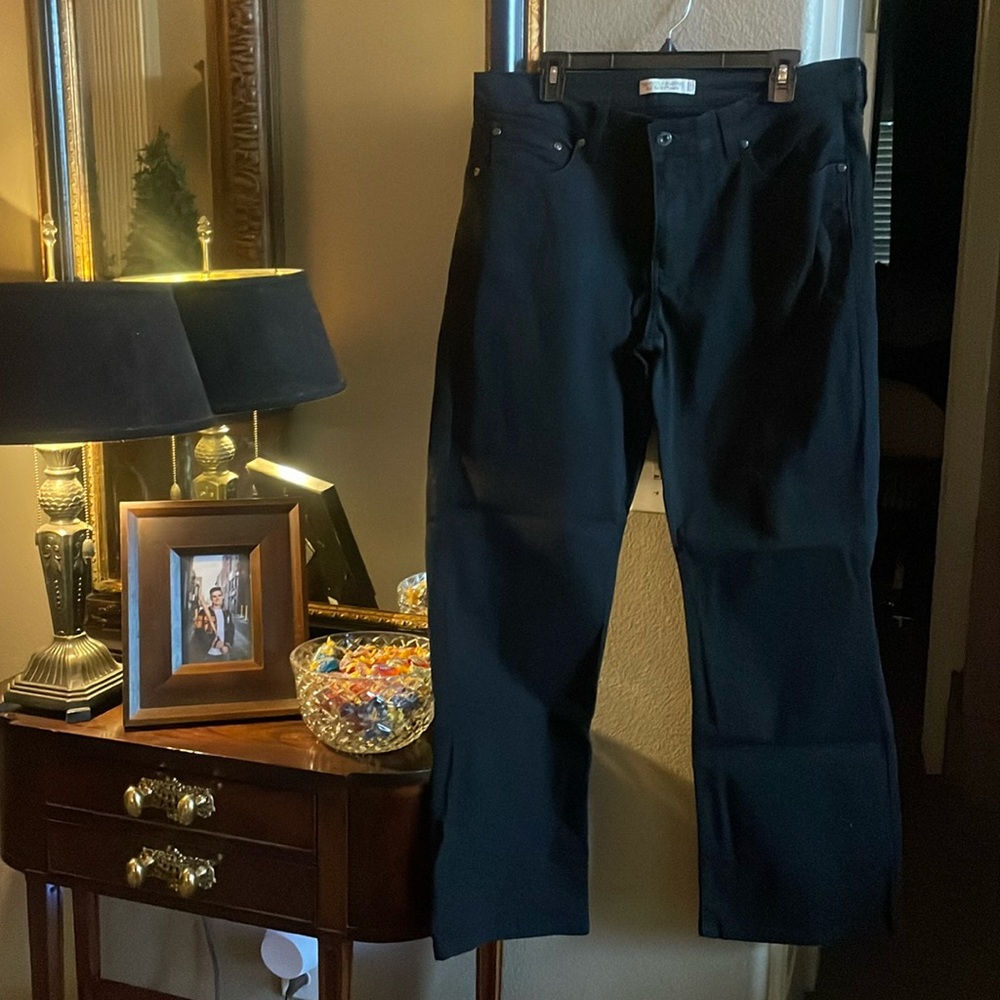 Levi’s 512 ￼perfectly shaping boot cut